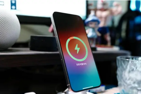 莺歌海镇苹果15换屏服务分享用什么充电器给iPhone15充电更好 