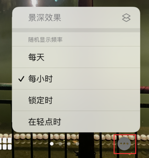 莺歌海镇苹果手机维修分享iOS 16 小技巧：锁定屏幕支持随机切换指定照片 