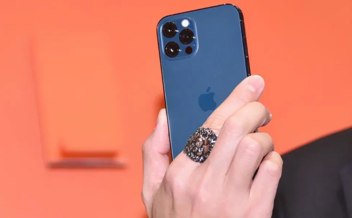 莺歌海镇苹果手机维修分享iPhone12系列重启方法教程 